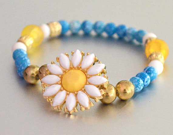 Flower Bracelet in Yellow, Blue and White Beaded Daisy Bracelet
